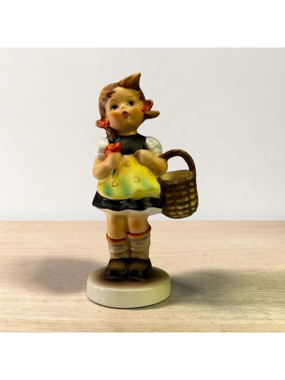 Hummel Sister #98/2/0 TM6 Figurine Girl With Flower And Basket W. Germany